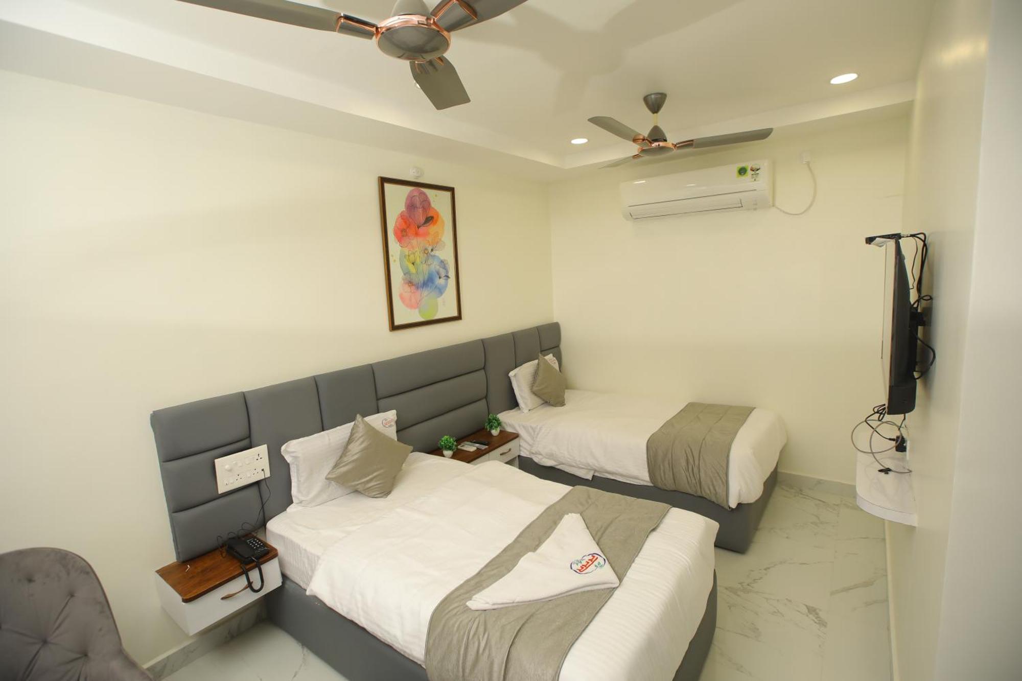 Radha Rani Residency Hotel Khammam Exterior photo